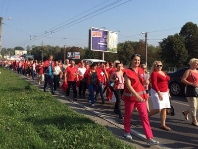 Львовские медики вышли на митинг против урезания зарплаты (фото)