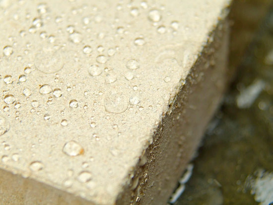 Как защитить бетон от влаги?