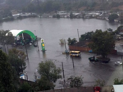 В Одессе мощный ливень сильно затопил многие улицы города (фото, видео)