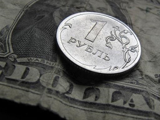 В США инвесторы сделали рекордную ставку на ослабление российского рубля