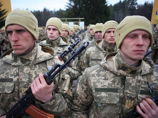 Петр Порошенко ветировал закон об увольнении контрактников ВСУ