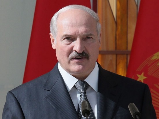 Лукашенко: Мы будем защищать Россию, но в Украину на танках не поедем
