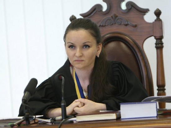 Скандальная экс-судья Царевич подала иск к Порошенко
