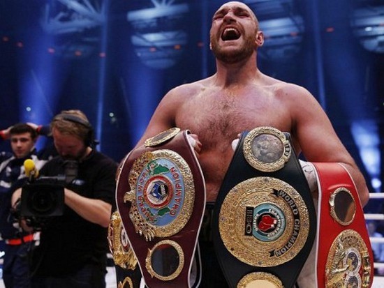 Фьюри отказался от чемпионских поясов WBO и WBA