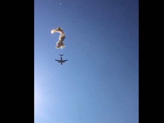 Украинские военные разбили БМД, выбросив ее из самолета