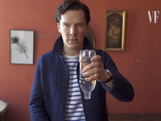 Бенедикт Камбербэтч удивил пользователей фокусом с бутылкой воды (видео)