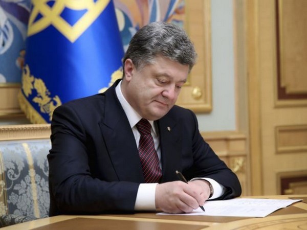 Петр Порошенко ввел в действие решение СНБО о санкциях против РФ