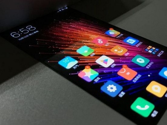 Xiaomi представила прототип гнущегося смартфона (видео)