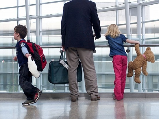 Кабмин усилил контроль за выездом украинских детей за границу