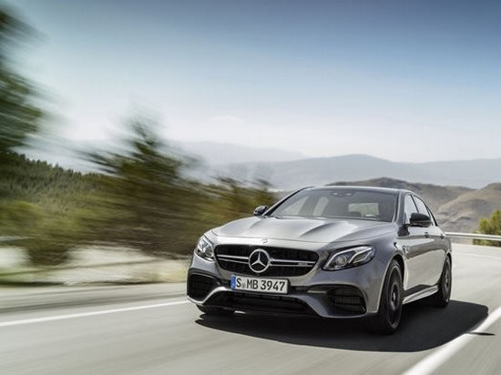 Mercedes рассекретил самый мощный автомобиль бизнес-класса (фото, видео)