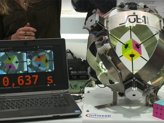 Робот собрал кубик Рубика меньше чем за 1 секунду (видео)