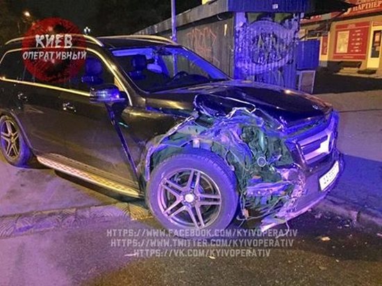 В Киеве сын депутата разбил полицейский автомобиль (фото, видео)