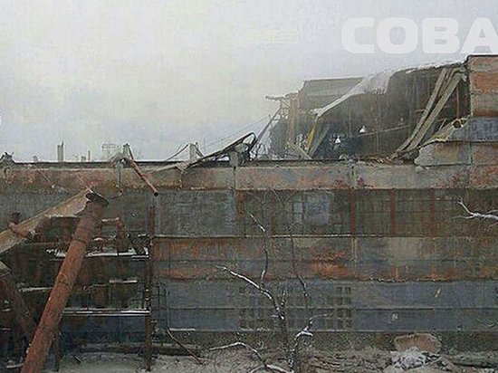 На заводе по производству Буков в РФ, обрушилась крыша: есть пострадавшие (видео)