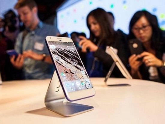 Хакерам удалось взломать смартфон от Google за 1 минуту (видео)