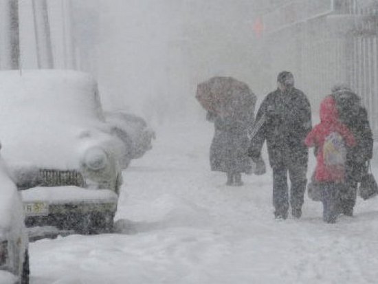 Снежный апокалипсис в Украине: Непогода обесточила более 430 населенных пунктов