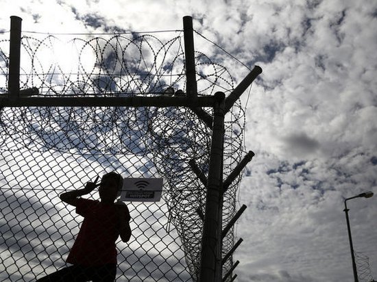 В Греции лагерь для беженцев забросали коктейлями Молотова