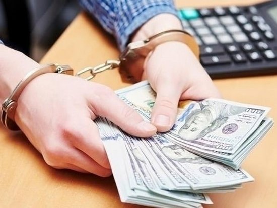 С начала 2016 года на взятках попались 700 украинских чиновников