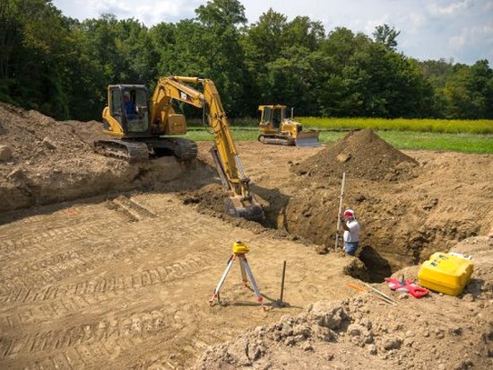 Разработка котлована под фундамент