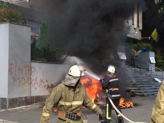 Ночью в Киеве пытались поджечь офис телеканала Интер