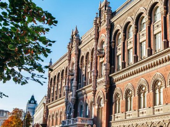 Нацбанк смягчил валютные ограничения для банков