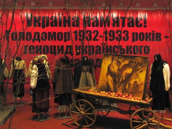 Украинцы отмечают День памяти жертв Голодомора