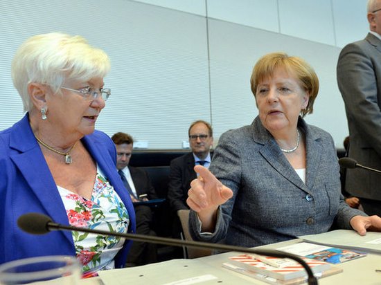 Партия Ангелы Меркель обвиняет РФ в дестабилизации демократии