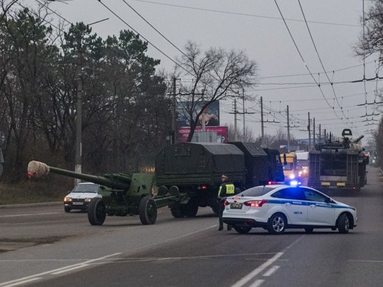 В сети опубликовали скопление военной техники в Севастополе (фото, видео)