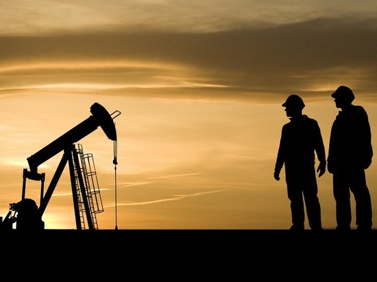 Страны ОПЕК договорились сократить добычу нефти