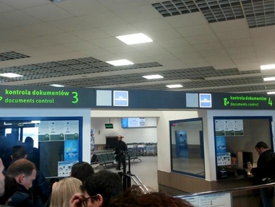 Нардеп рассказал, как украинцев унижают в ЕС и уважительно относятся к россиянам