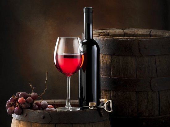 Бокал красного вина продлевает жизнь