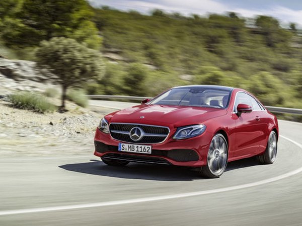 Компания Mercedes-Benz рассекретила обновленное купе бизнес-класса (фото, видео)