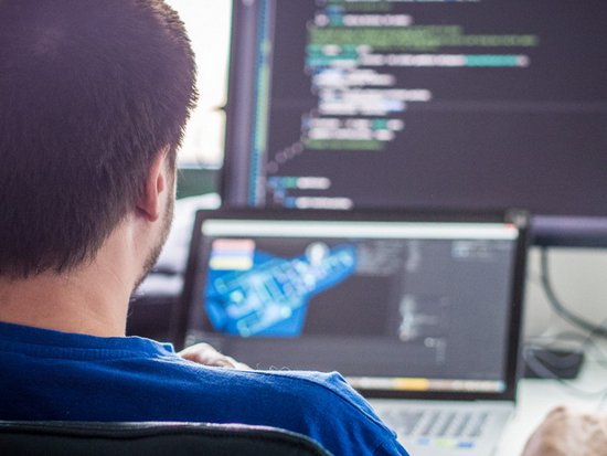 Где пройти обучение профессиям, связанным с компьютерными технологиями?