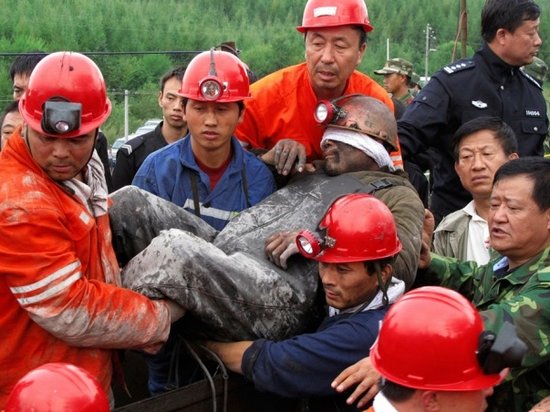 17 лет в шахте под землей: китайский шахтер единственный выжил после сильного землетрясения (видео)