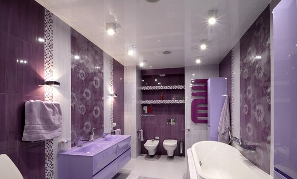 натяжной потолок в ванной