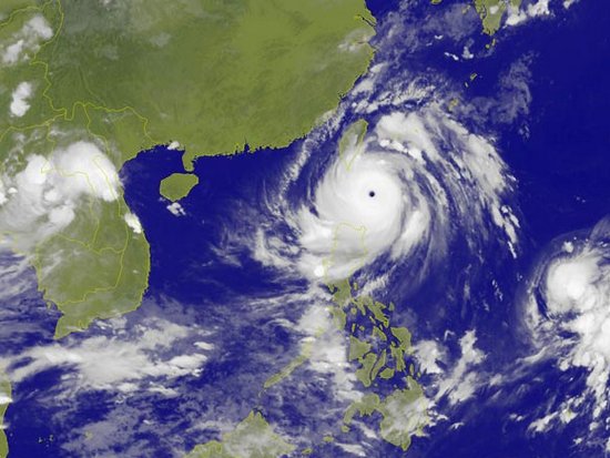 К Филиппинам приближается супертайфун «Нок-Тен»