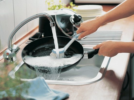 Как очистить сковороду от нагара внутри и снаружи