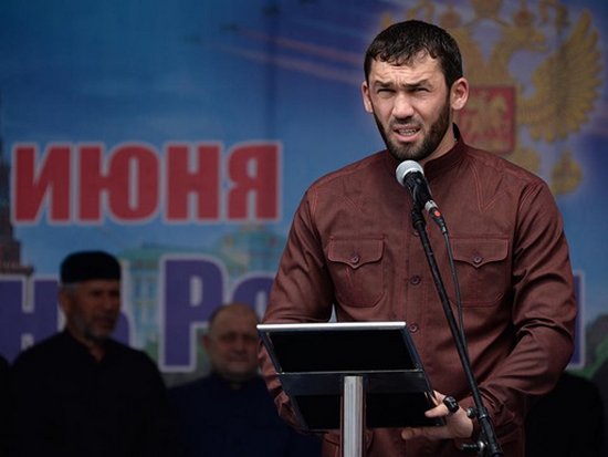 Спикер Чеченского парламента пригрозил журналисту «укоротить язык»