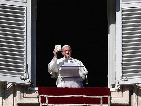 Папа Римский Франциск I отказался от бронированной машины