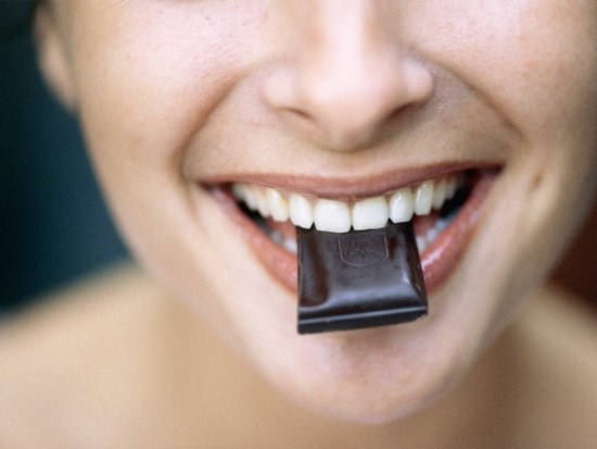 Темный шоколад спасает от бессонницы — диетологи