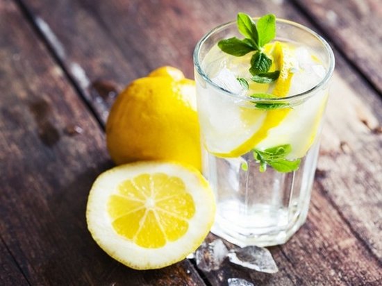 Зачем нужно утром пить воду с лимоном