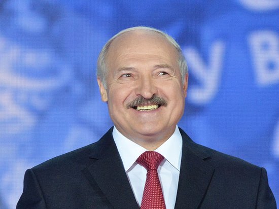 Александр Лукашенко поручил найти замену нефти из РФ