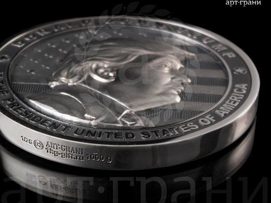 В РФ с ошибками выпустили килограммовые монеты в честь Дональда Трампа (фото)