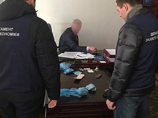 Один из руководителей Львовской таможни задержан на крупной взятке