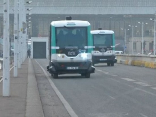 Во Франции запустили первые беспилотные автобусы (видео)