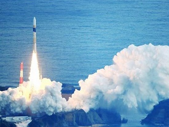 Япония запустила первый военный спутник (видео)