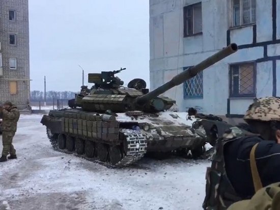 В жилой застройке Авдеевки замечены танки ВСУ (видео)