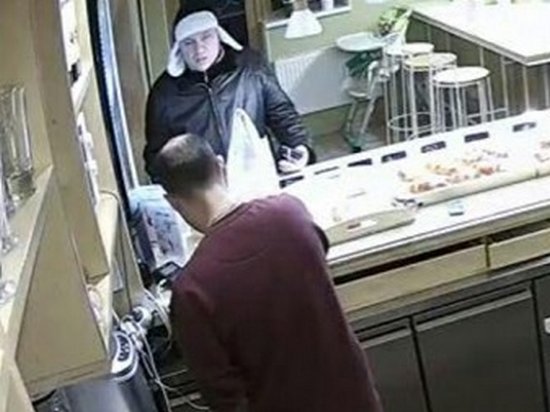СМИ: В Киеве неизвестный с помощью гипноза ограбил кафе (видео)