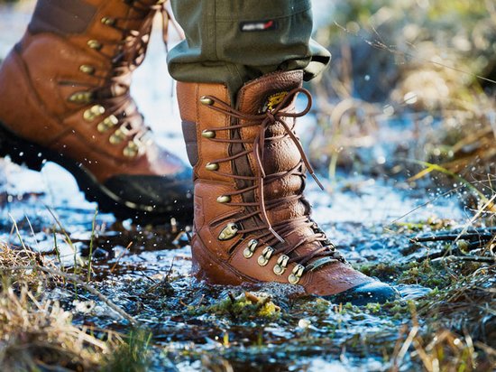 Спецобувь с металлическим подноском: преимущества для рабочих на производстве