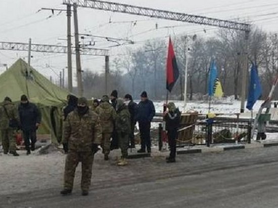 В Евросоюзе призвали прекратить блокаду Донбасса