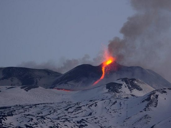 В Сицилии началось извержение вулкана Этна (видео)